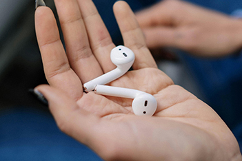 Essential Tips for the Daily Maintenance of Wireless In-Ear Headphones